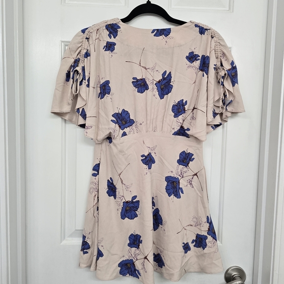 FREE PEOPLE MELANIE Blue FLORAL Beige RUCHED SLEEVE MINI DRESS SZ 0 Babydoll - Picture 4 of 16